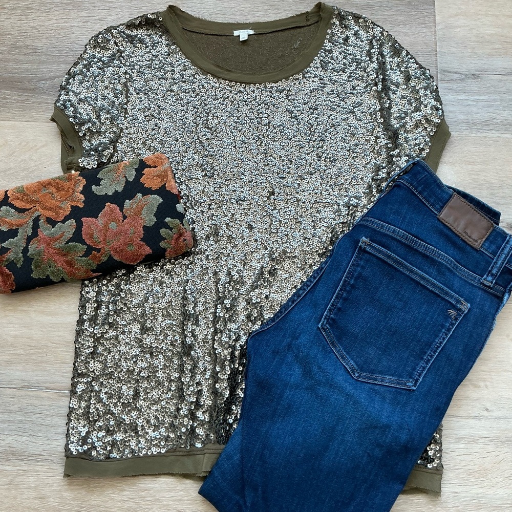 J. Crew EUC Olive Green Sequin Embellished Short Sleeve Top Shirt Blouse Size M